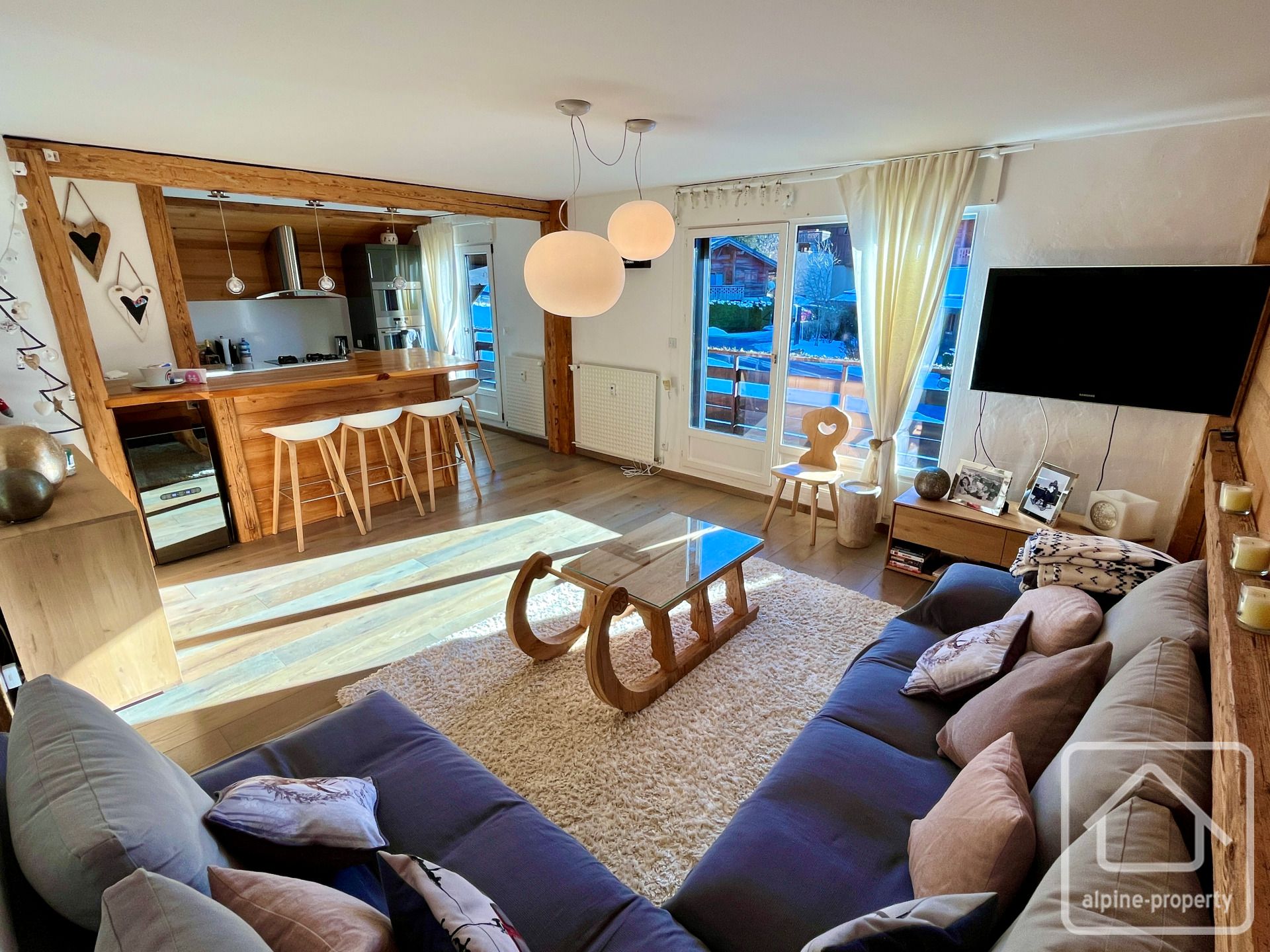 Spacious Duplex Apartment In The Centre, 2 Bedrooms (possibility Of 3), South-facing With A View Of The Aravis Mountains, Garage. – APPTVALRENAND