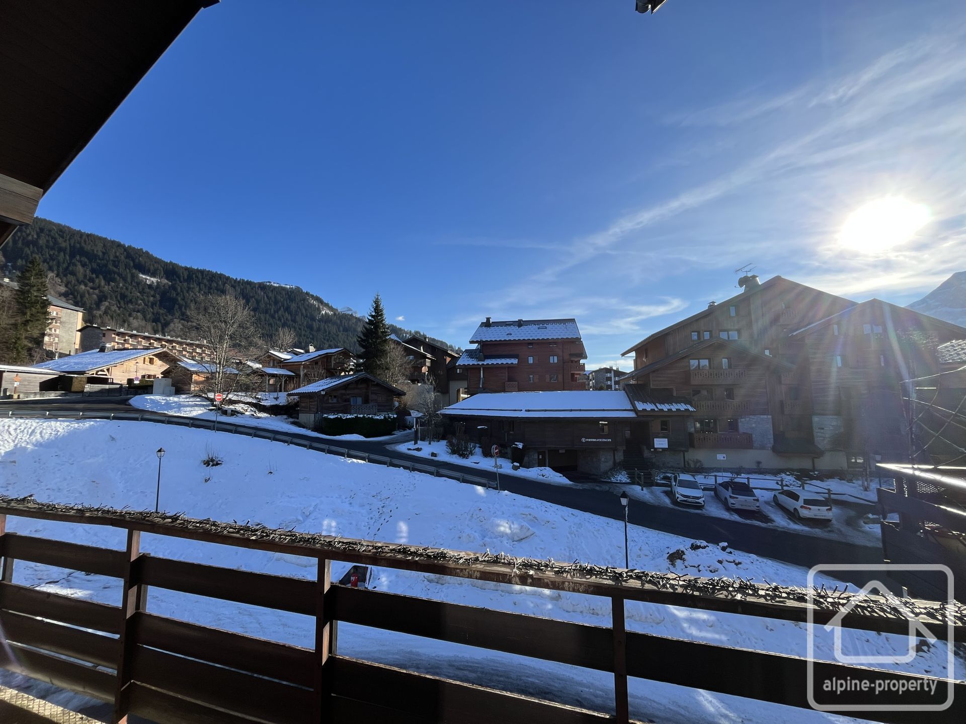 Spacious Duplex Apartment In The Centre, 2 Bedrooms (possibility Of 3), South-facing With A View Of The Aravis Mountains, Garage. – APPTVALRENAND
