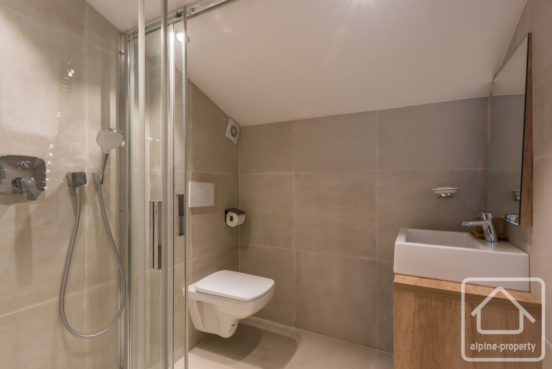 3 Bedroom Apartment With 2 Bathrooms And 2 Balconies – APPTLERIDGEB6