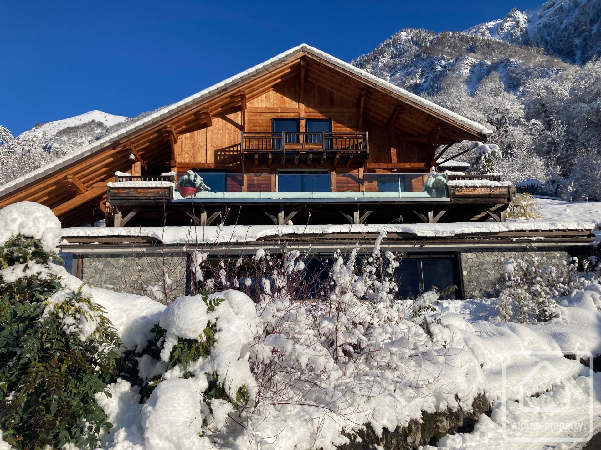 Detached Chalet With Two Separate Living Units – A Stunning Renovation Offering Exceptional Views In A Prime South-facing Location – CHALETCALLUNE