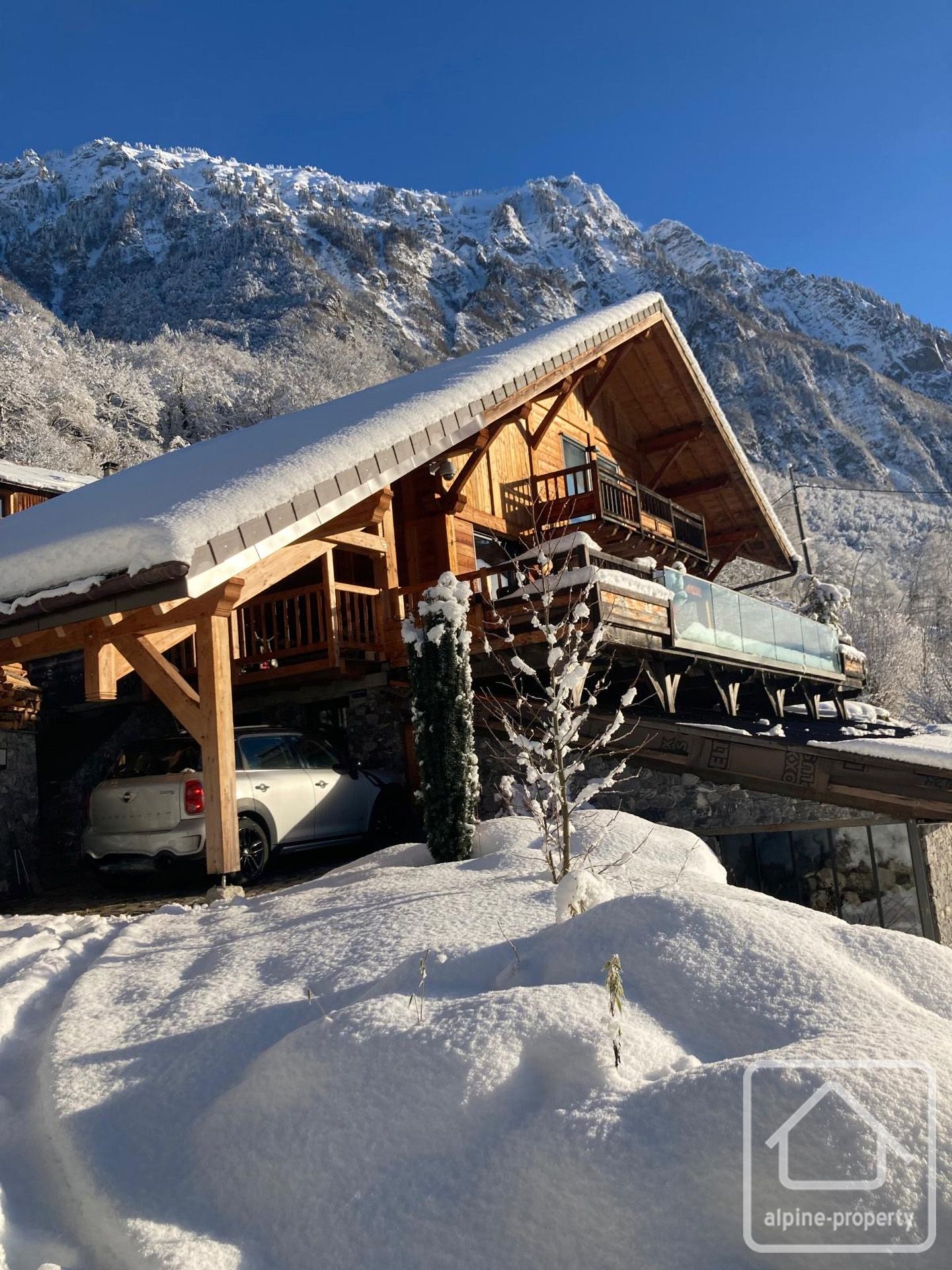 Detached Chalet With Two Separate Living Units – A Stunning Renovation Offering Exceptional Views In A Prime South-facing Location – CHALETCALLUNE