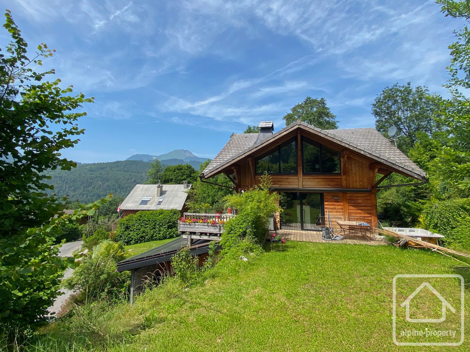 Detached Chalet With Two Separate Living Units – A Stunning Renovation Offering Exceptional Views In A Prime South-facing Location – CHALETCALLUNE