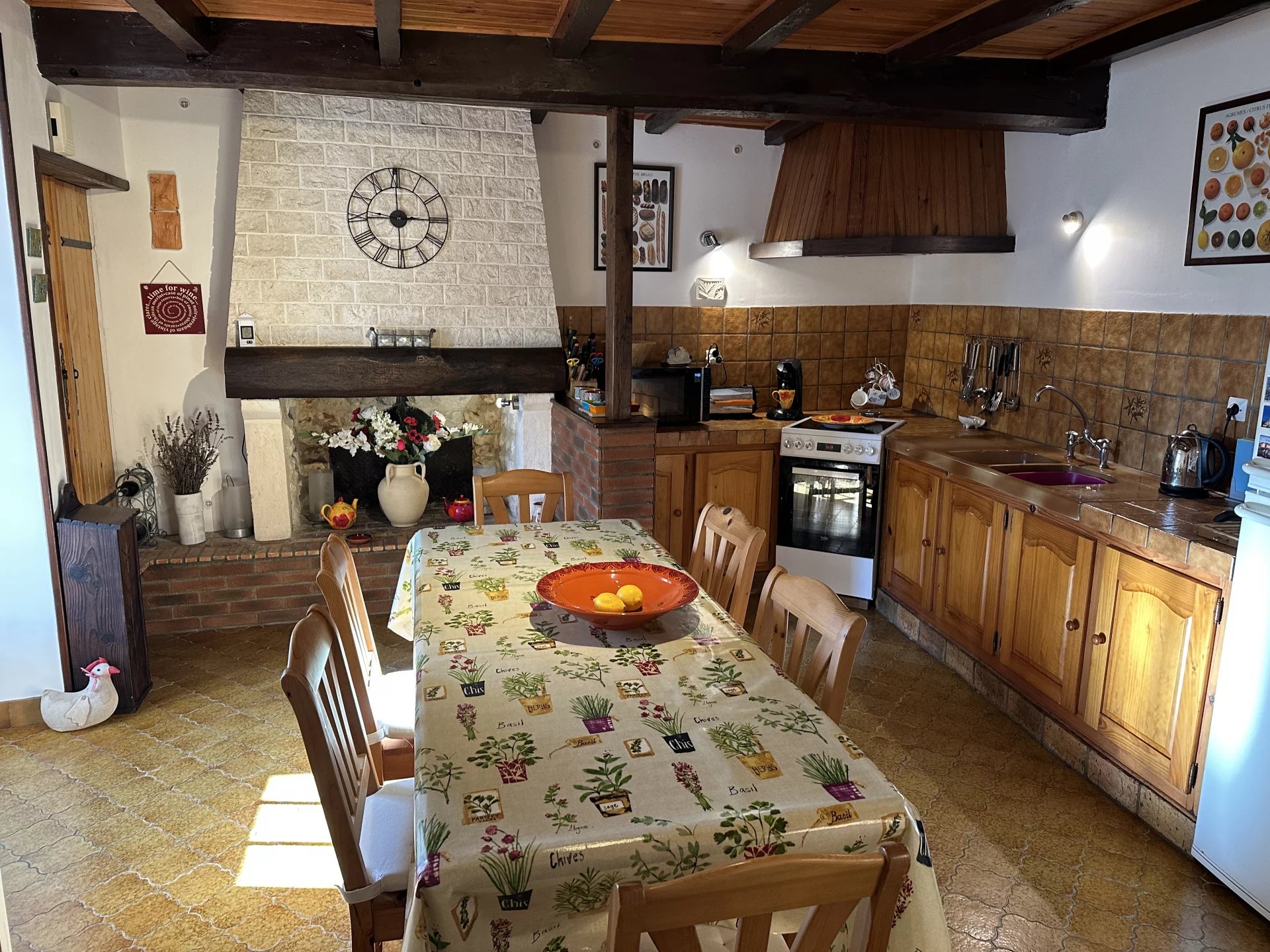 Delightful detached 3 bed stone Charentaise with Pool, Poitou-Charentes – France – BVI76997