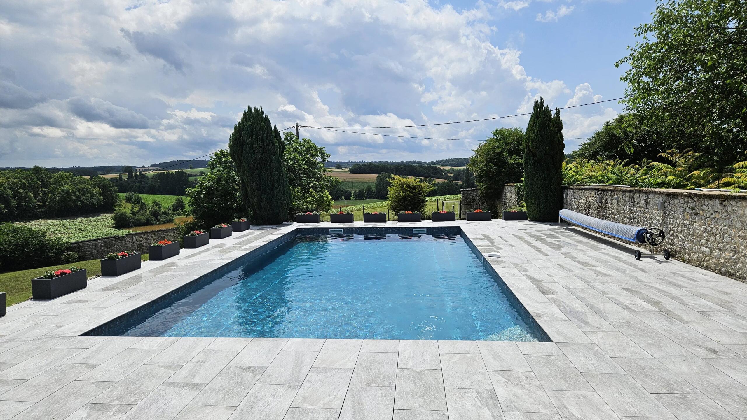 Exceptional Manoir and estate set in 7 acres, Poitou-Charentes – France – BVI84543