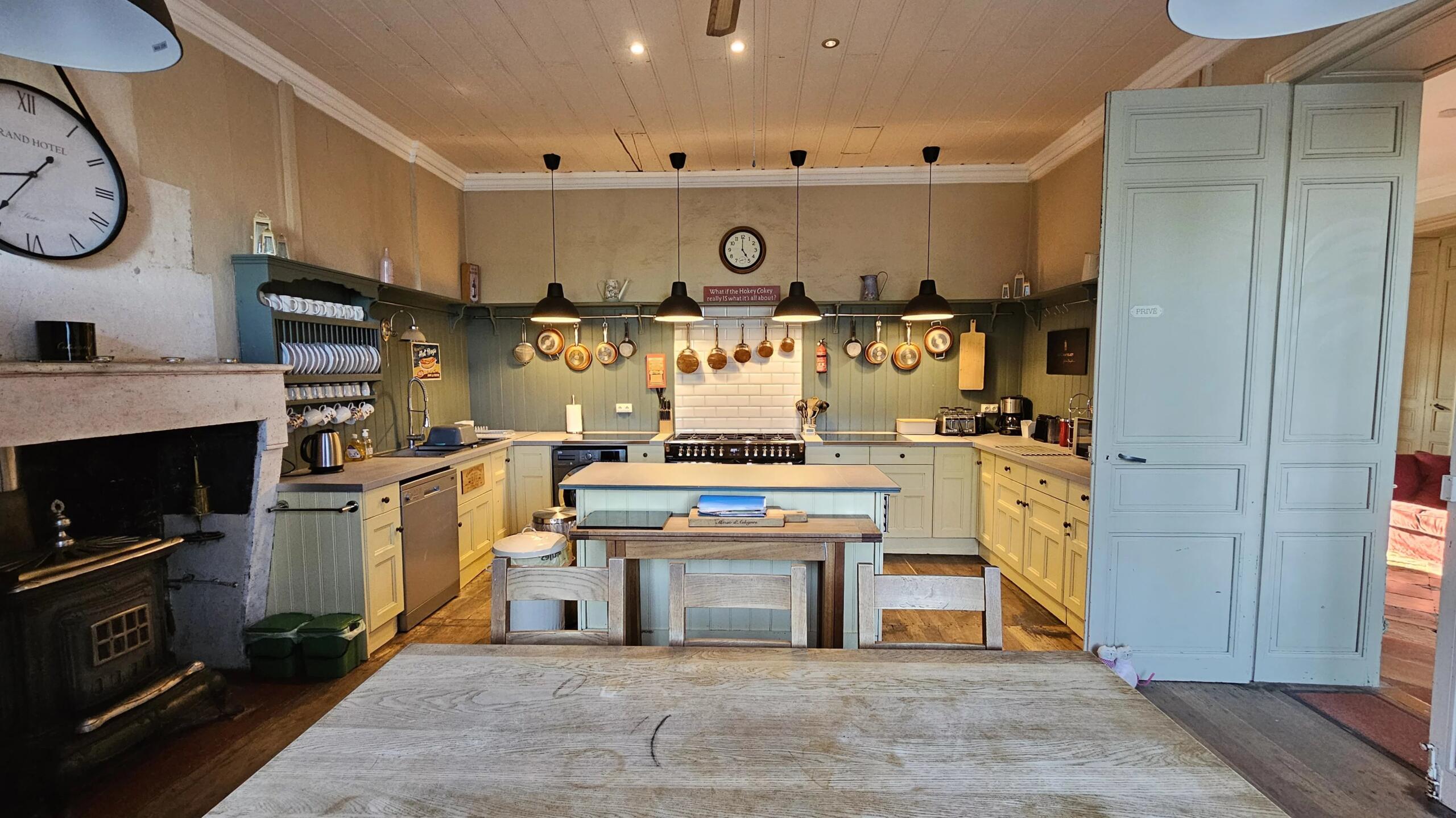 Exceptional Manoir and estate set in 7 acres, Poitou-Charentes – France – BVI84543