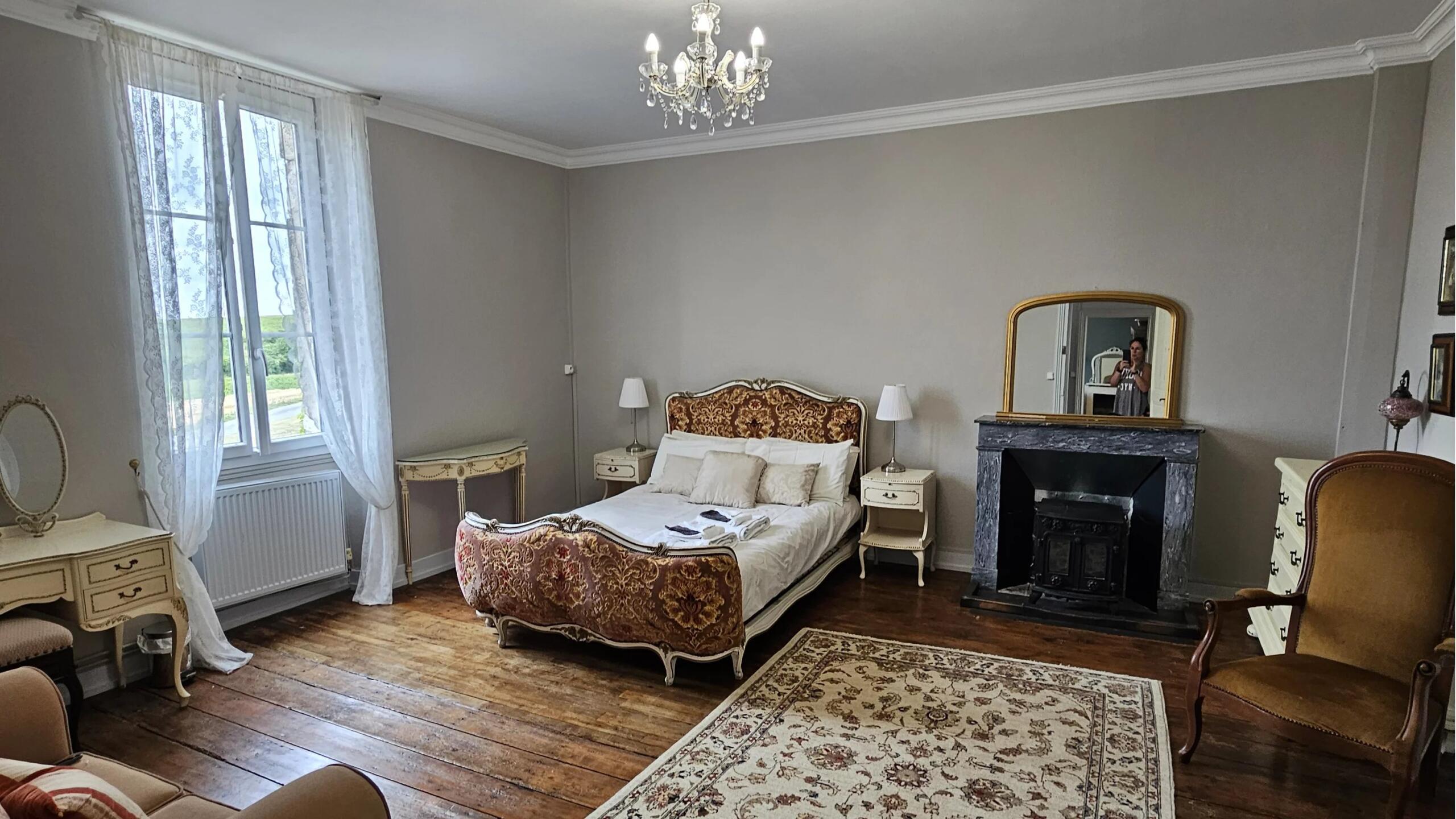 Exceptional Manoir and estate set in 7 acres, Poitou-Charentes – France – BVI84543