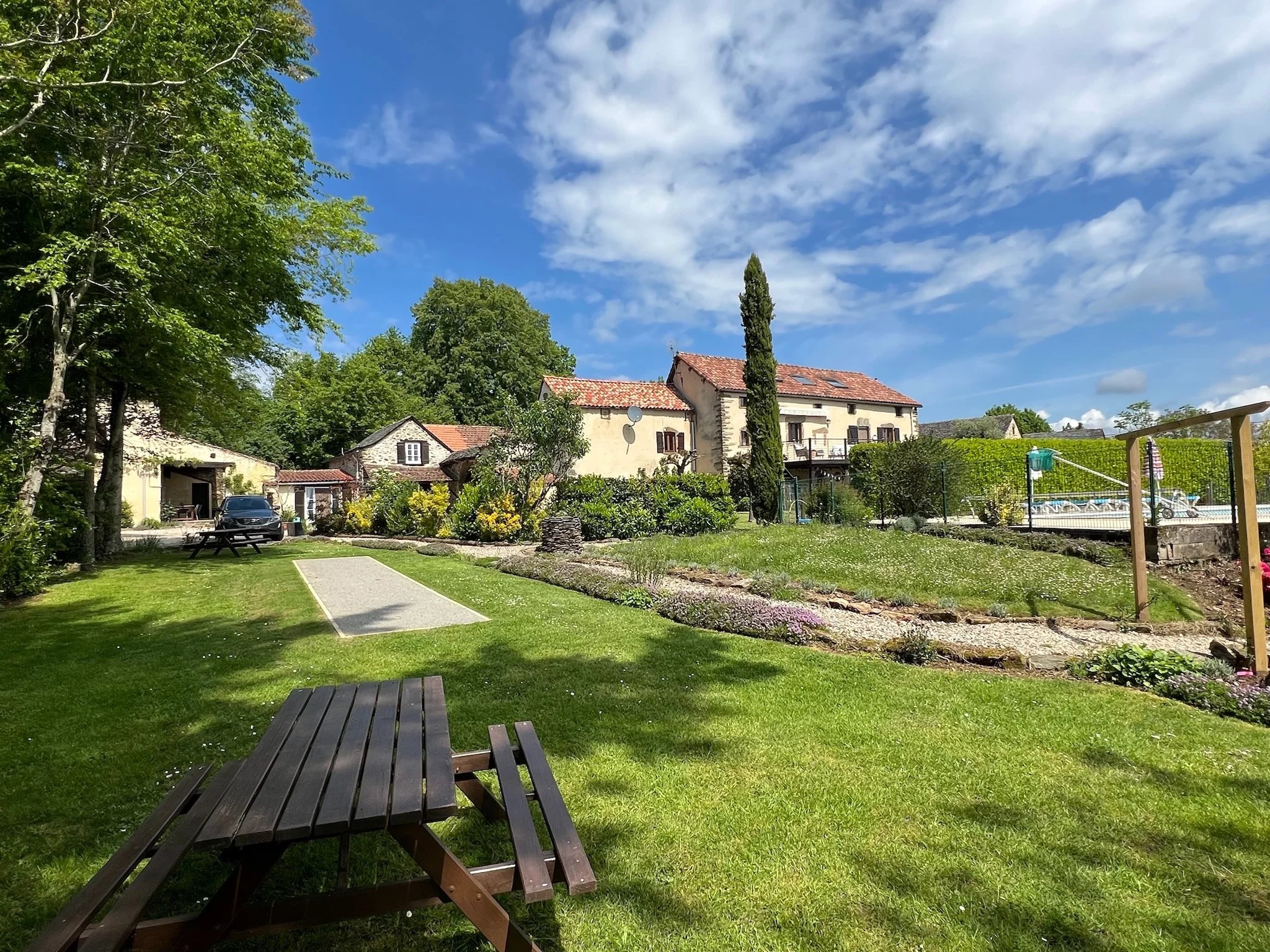 Country house plus 2 gites, pool and views to die for, Midi-Pyrénées – France – BVI84515