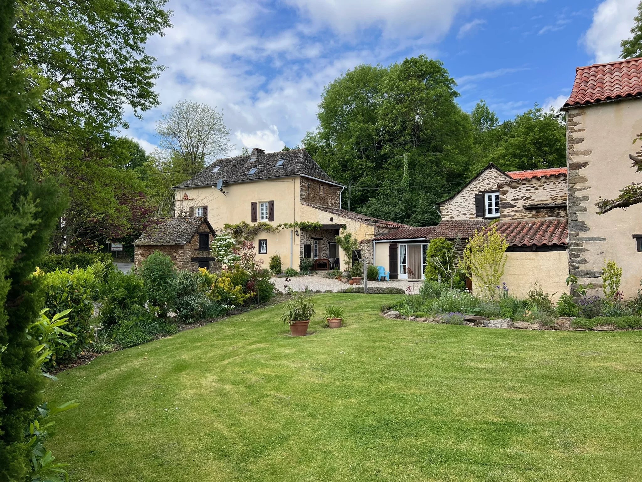 Country house plus 2 gites, pool and views to die for, Midi-Pyrénées – France – BVI84515