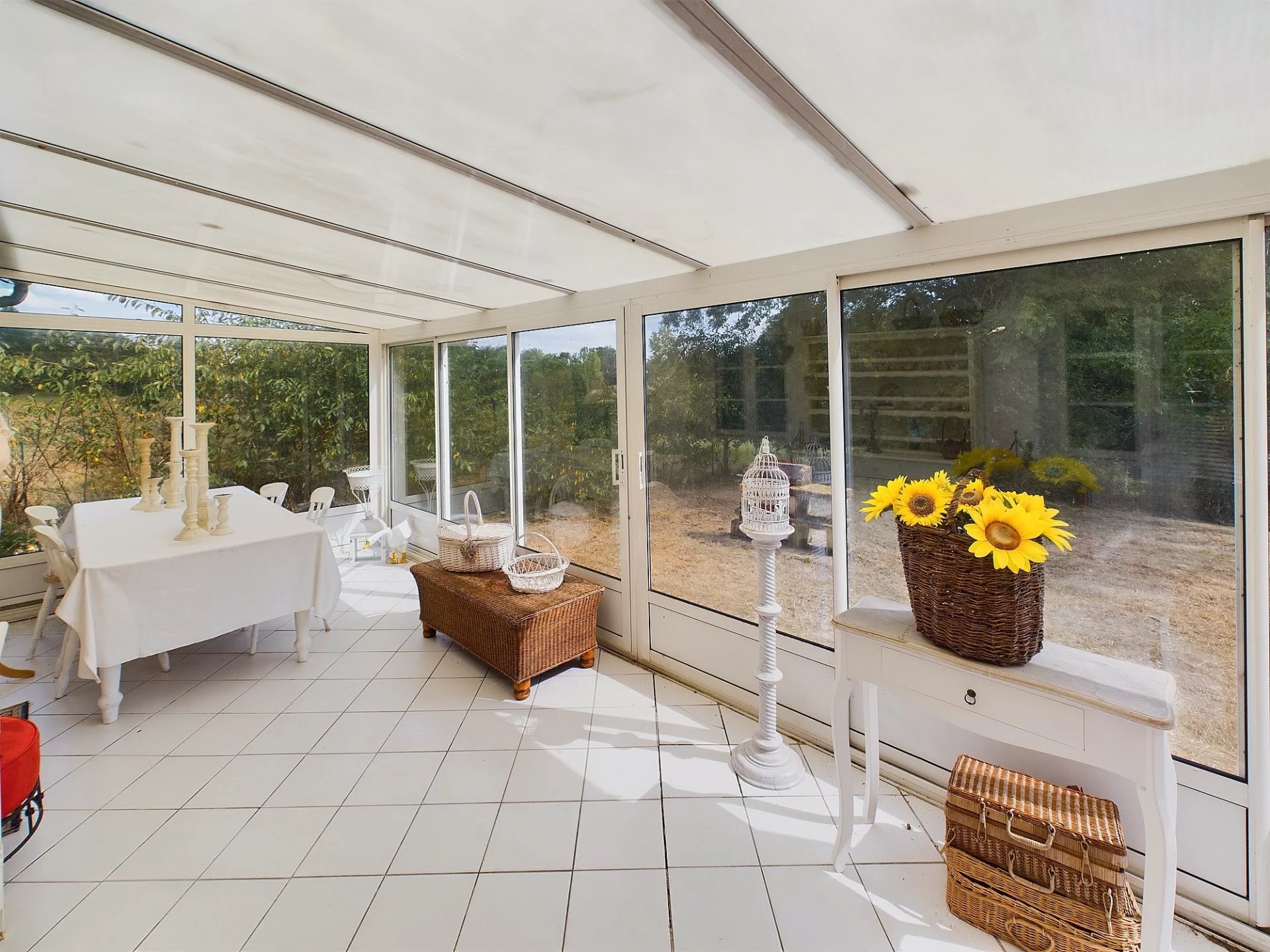 Five bedroom stone property to renovate with gated entrance, Poitou-Charentes – France – BVI76434