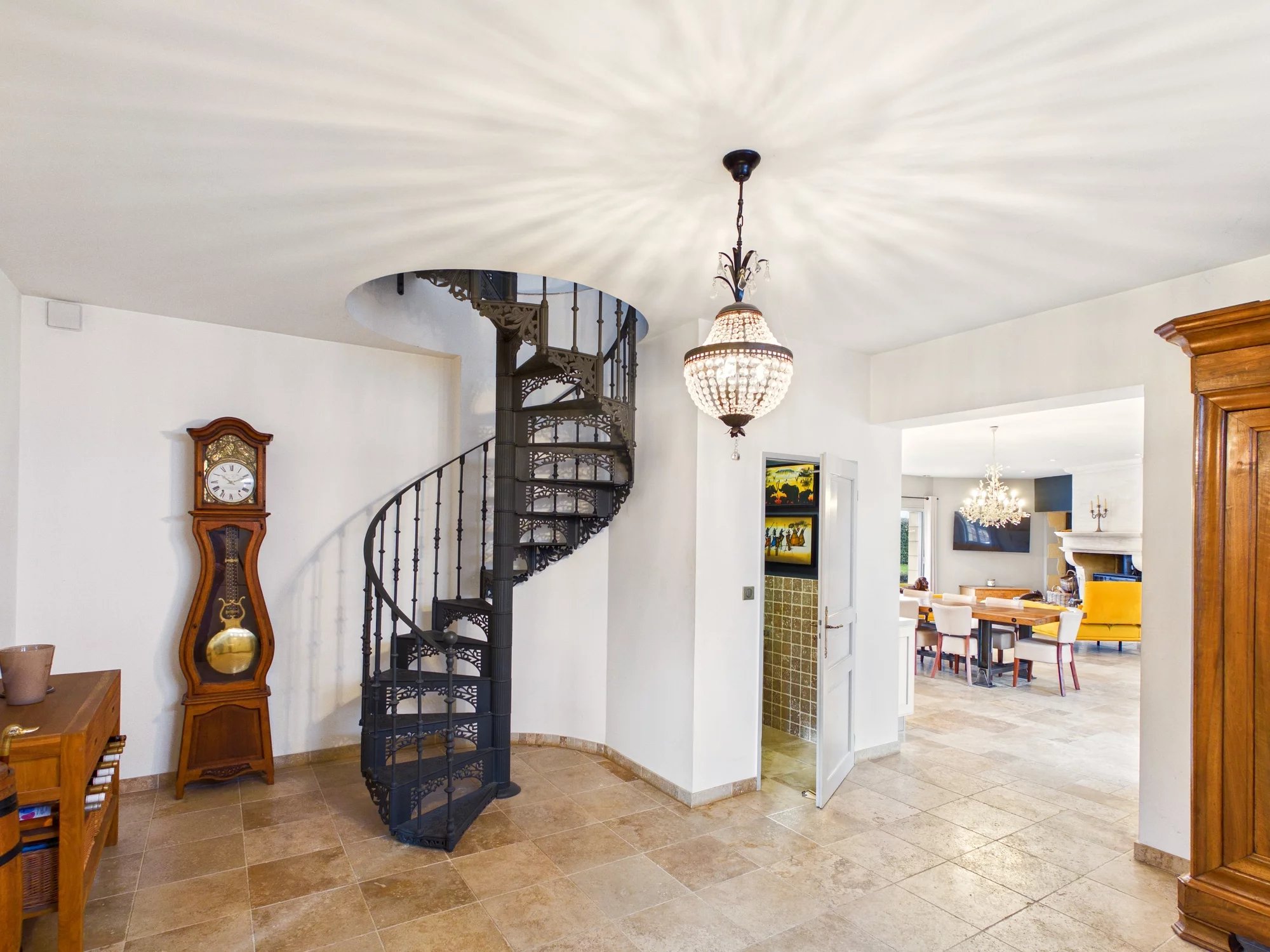 Beautiful house on the banks of the Dordogne River, Aquitaine – France – BVI84018