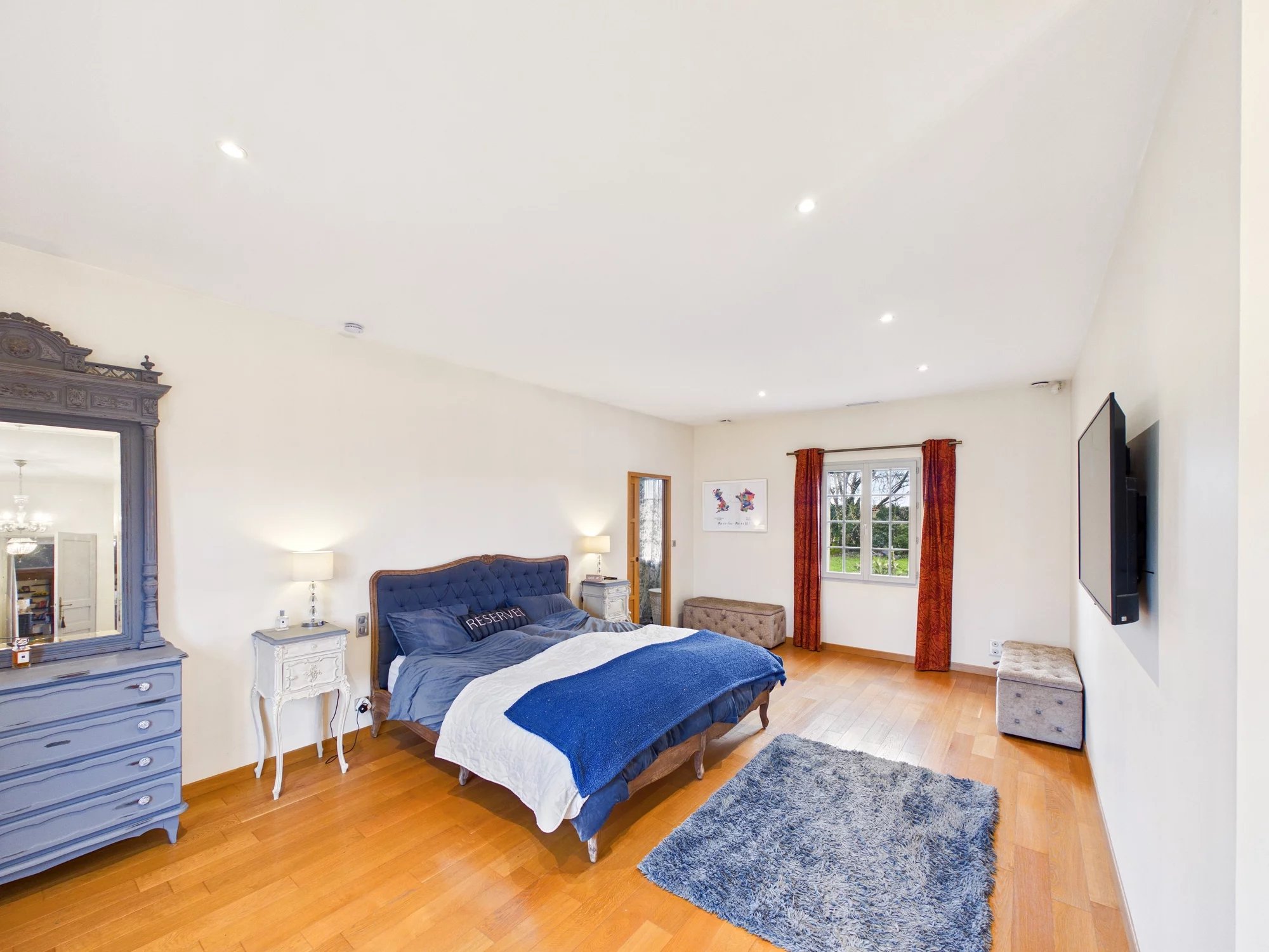 Beautiful house on the banks of the Dordogne River, Aquitaine – France – BVI84018