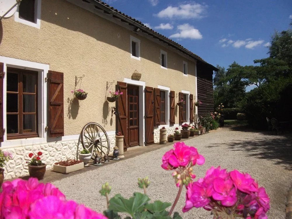 Attractive 4-Bedroom Renovated Character Home with an Independent 1-Bedroom Guest House, Poitou-Charentes – France – BVI74331