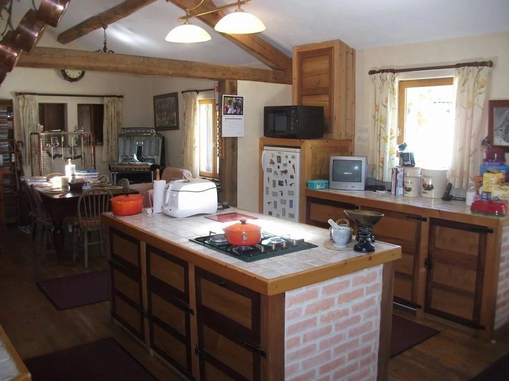 Attractive 4-Bedroom Renovated Character Home with an Independent 1-Bedroom Guest House, Poitou-Charentes – France – BVI74331