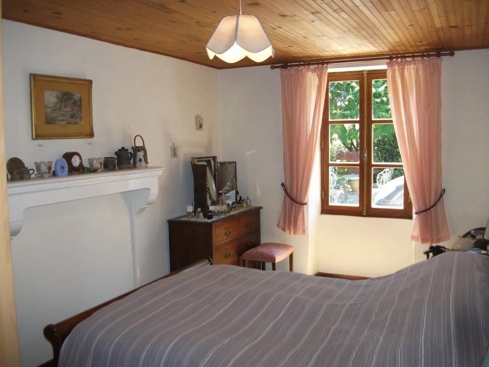 Attractive 4-Bedroom Renovated Character Home with an Independent 1-Bedroom Guest House, Poitou-Charentes – France – BVI74331