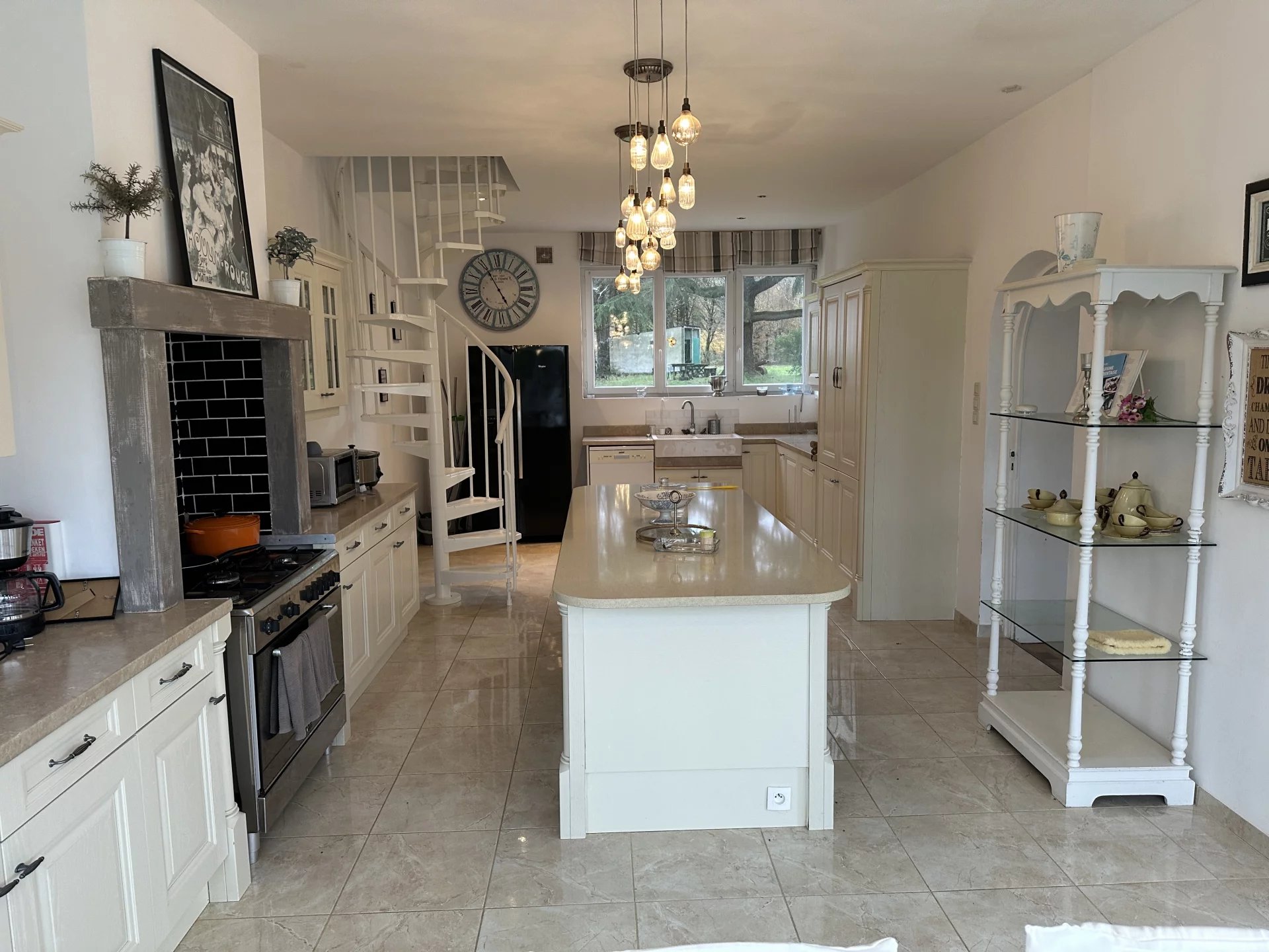 Manoir with 6 bed/6 bath, pool, tennis court and caretaker’s accommodation, Poitou-Charentes – France – BVI71960