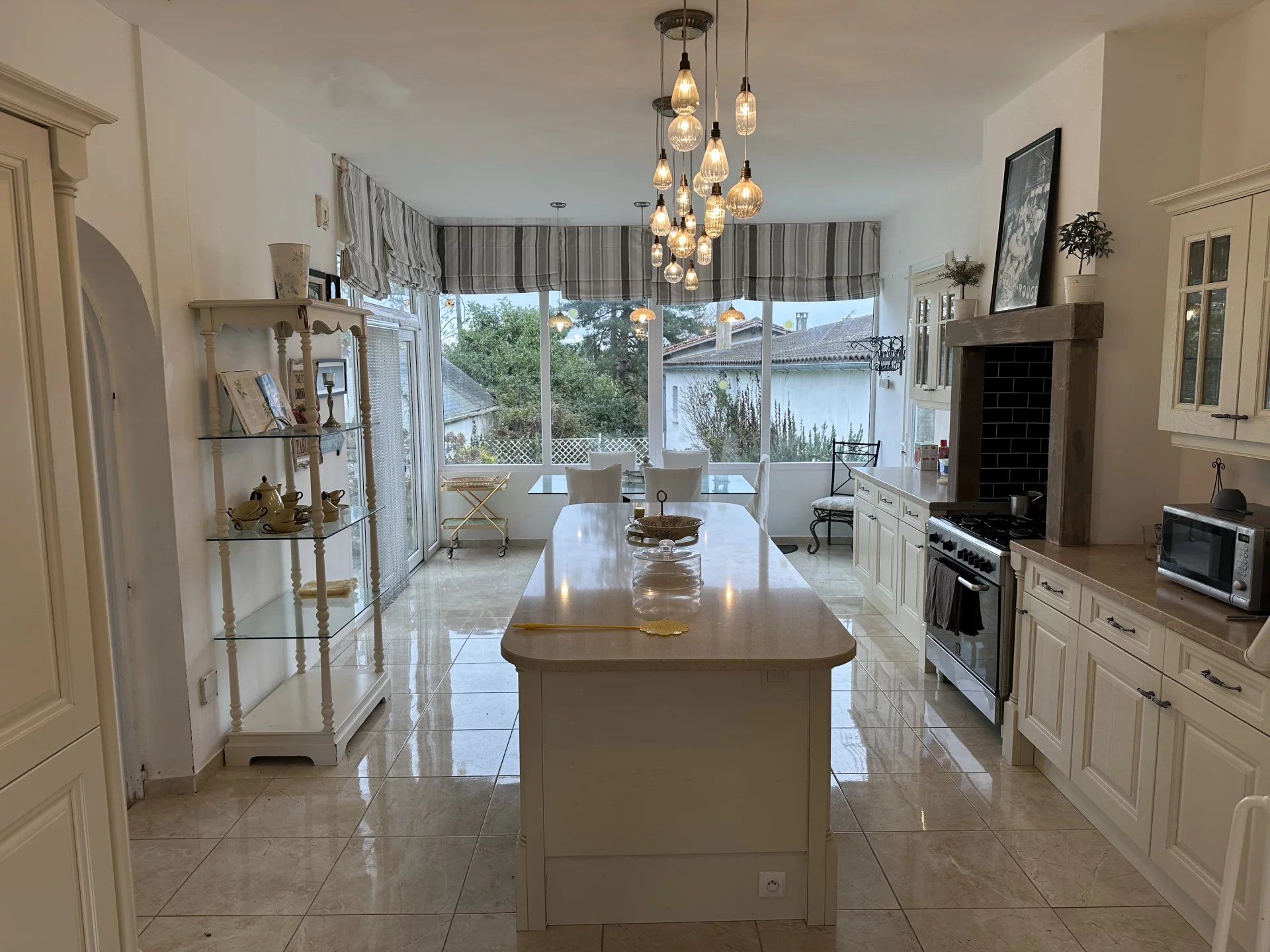 Manoir with 6 bed/6 bath, pool, tennis court and caretaker’s accommodation, Poitou-Charentes – France – BVI71960