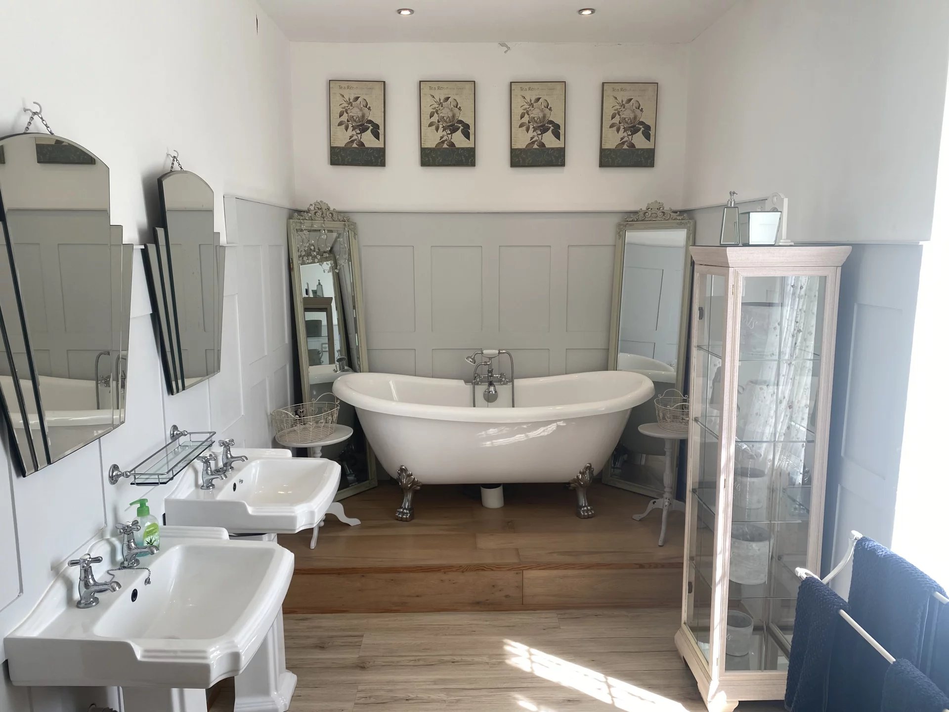 Manoir with 6 bed/6 bath, pool, tennis court and caretaker’s accommodation, Poitou-Charentes – France – BVI71960