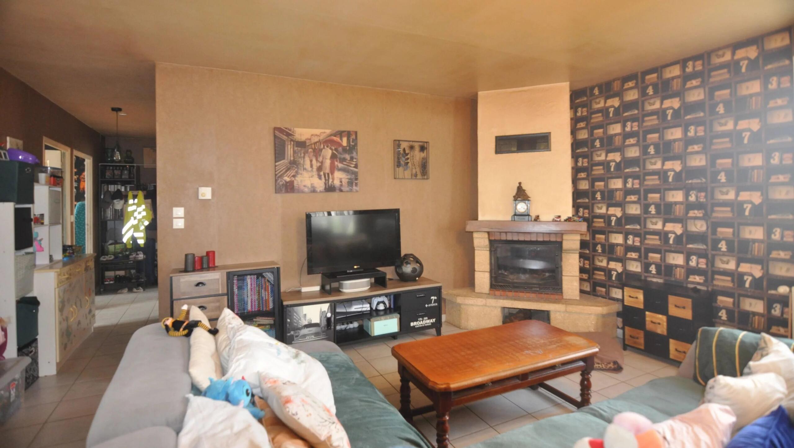 Detached house  of 110 m² – 3 bedrooms – 1351 m² plot, Poitou-Charentes – France – BVI84173