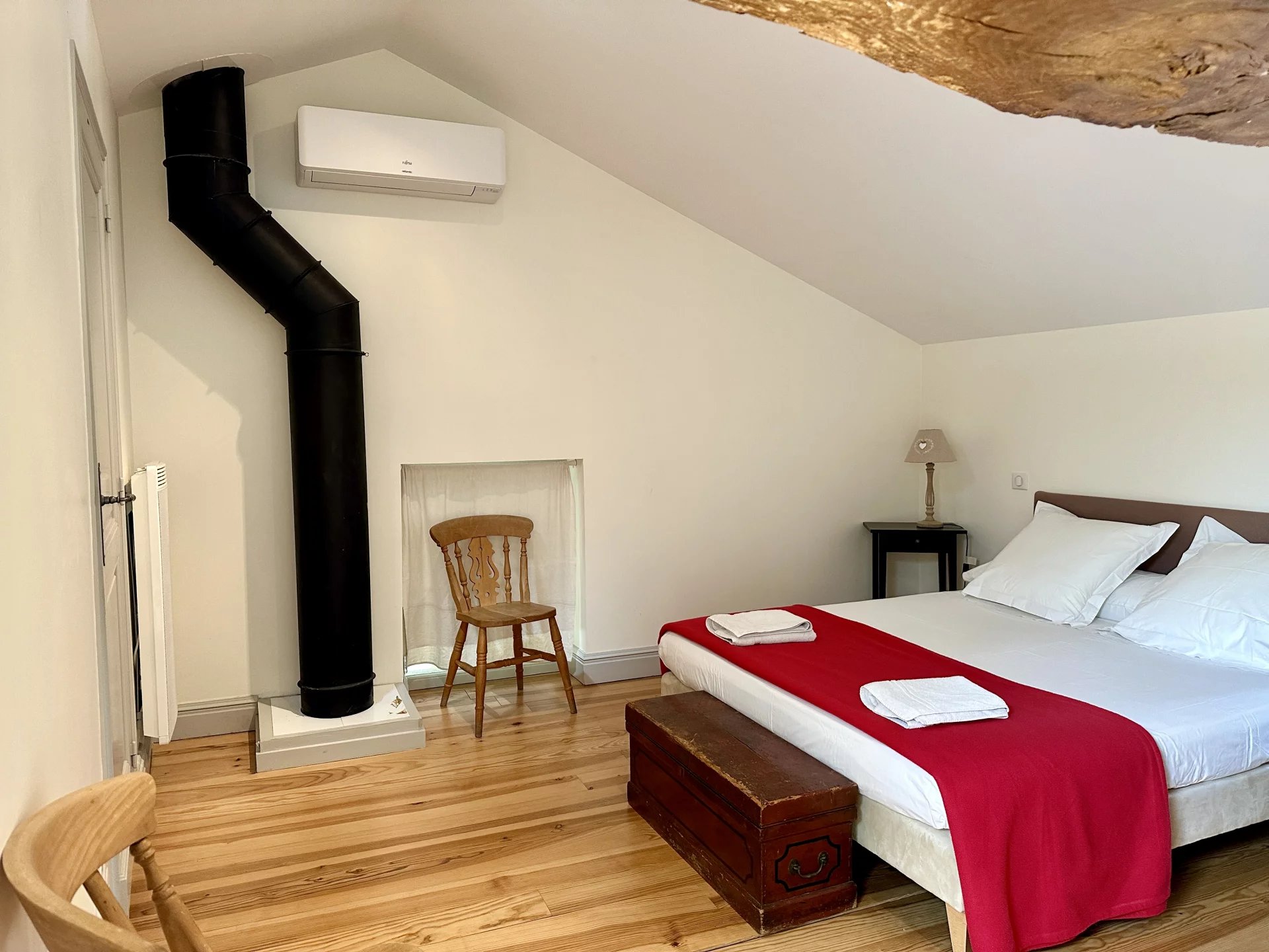 Superb stone house with annexe in a peaceful hamlet with lovely views, Aquitaine – France – BVI78565