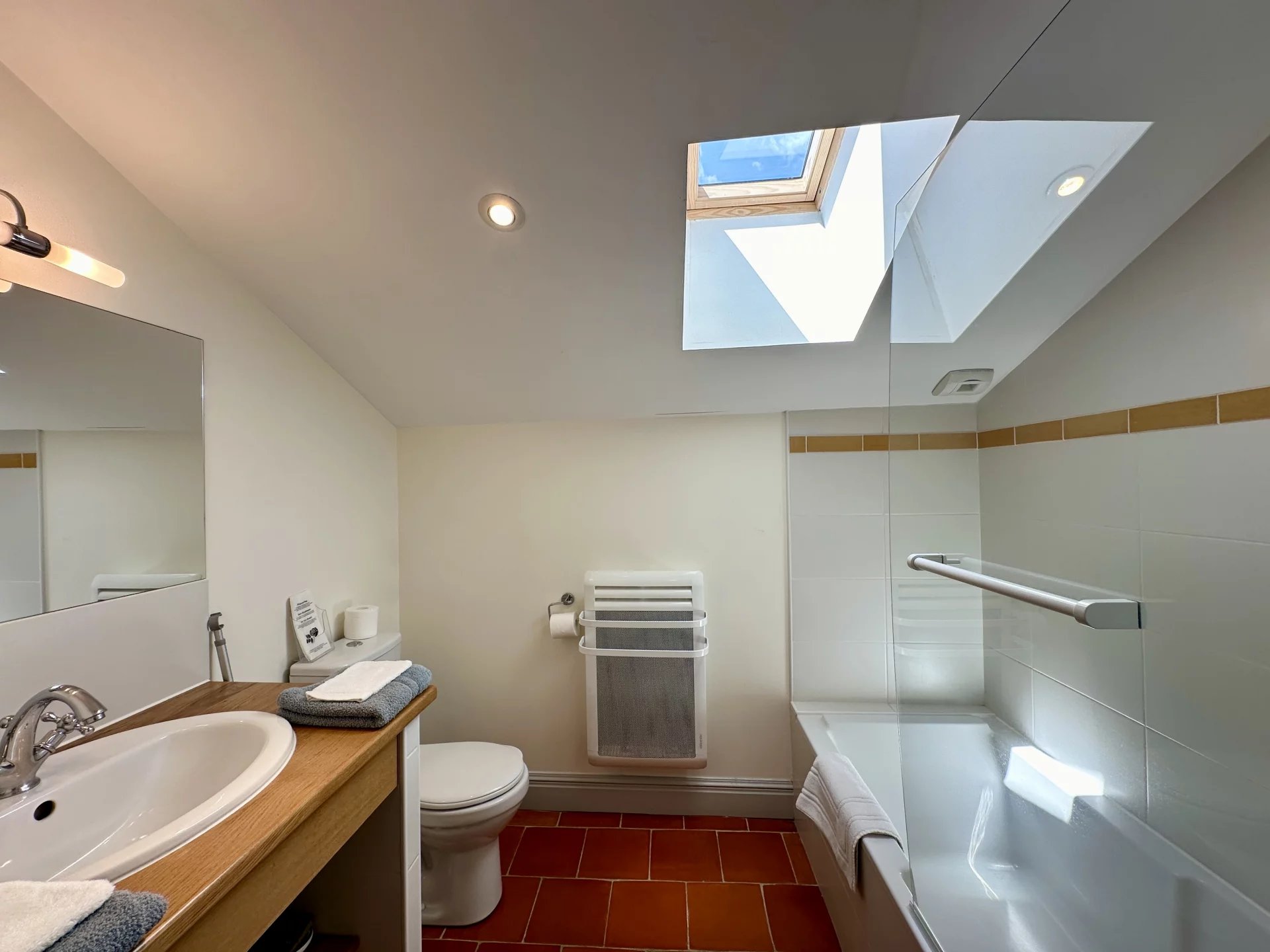 Superb stone house with annexe in a peaceful hamlet with lovely views, Aquitaine – France – BVI78565