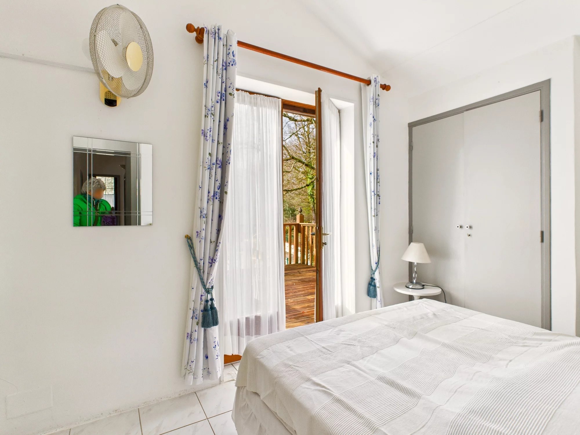 Secteur: Saint-Cirq-Lapopie: 4 bedroomed property with swimming pool, jacuzzi, 2 hectares of land in a quiet spot, Midi-Pyrénées – France – BVI76837