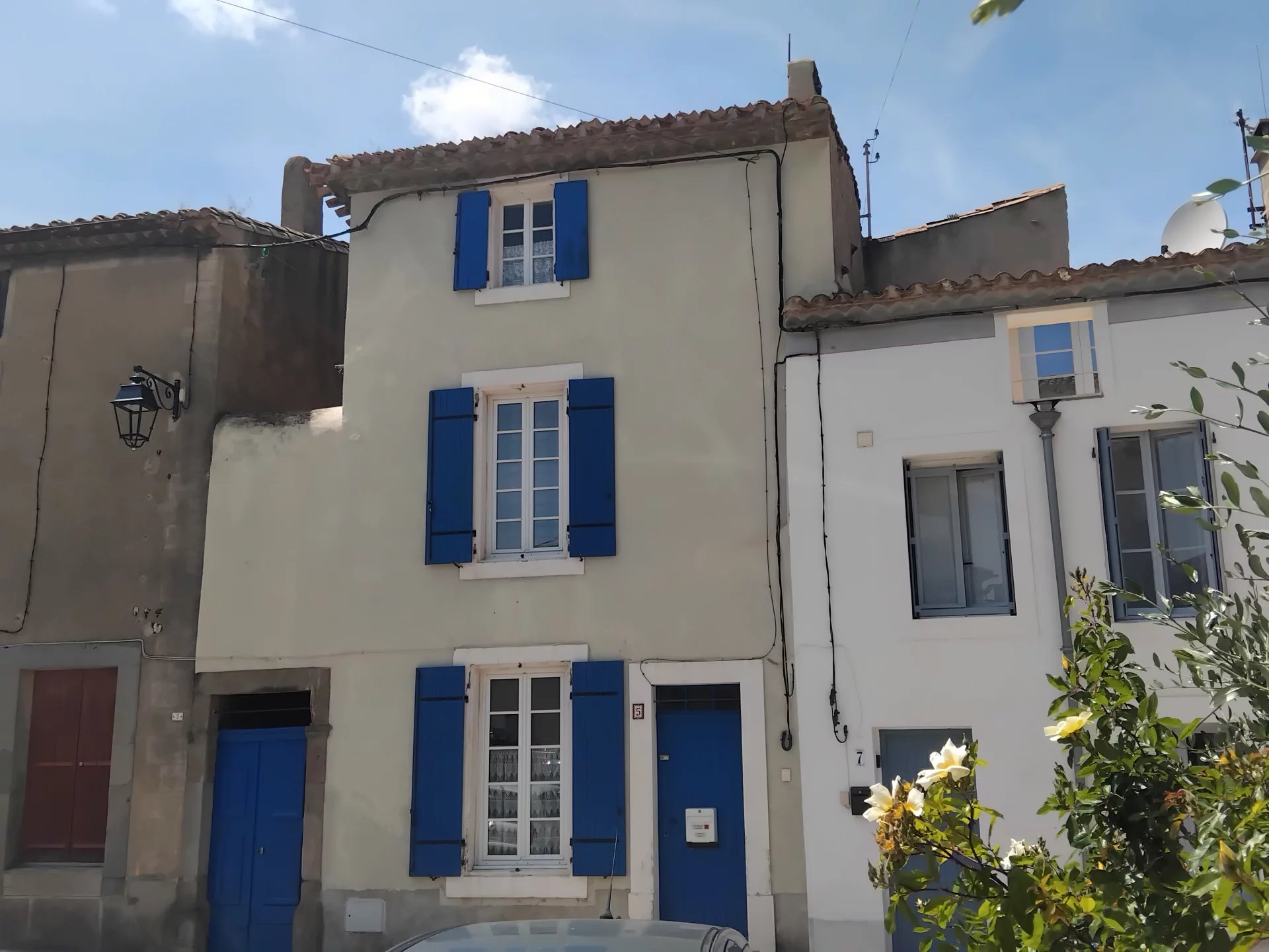 OLONZAC: 3 bedroom, 2 bathroom Townhouse, with courtyard, in the centre of town, Languedoc-Roussillon – France – BVI66005
