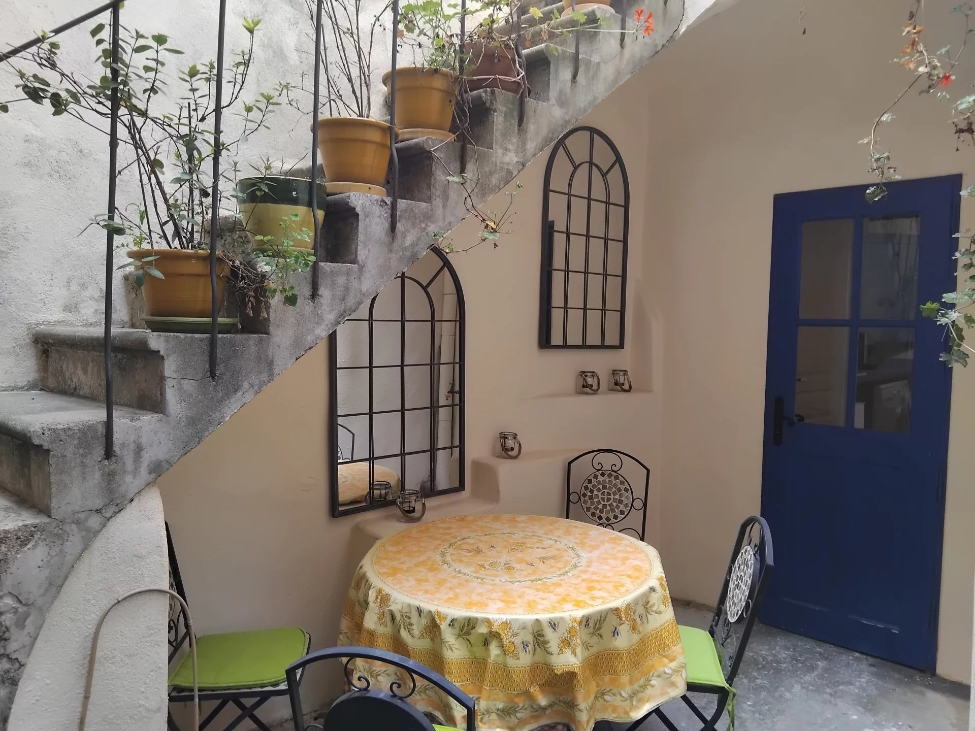 OLONZAC: 3 bedroom, 2 bathroom Townhouse, with courtyard, in the centre of town, Languedoc-Roussillon – France – BVI66005