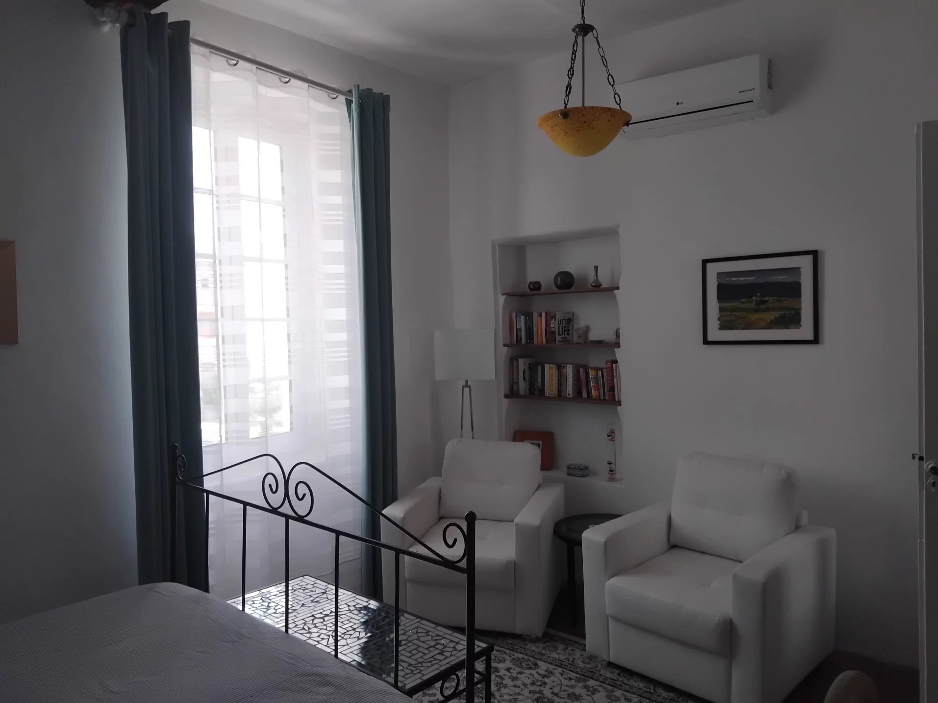 OLONZAC: 3 bedroom, 2 bathroom Townhouse, with courtyard, in the centre of town, Languedoc-Roussillon – France – BVI66005