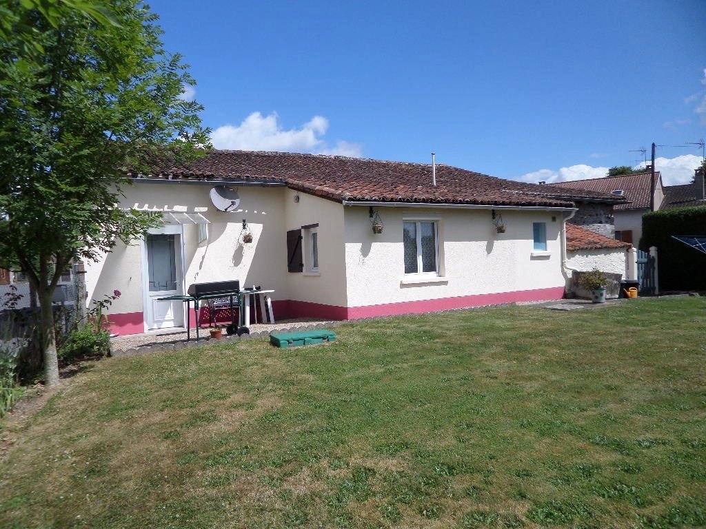 Ideal bolthole for lock up and leave, Limousin – France – BVI81177
