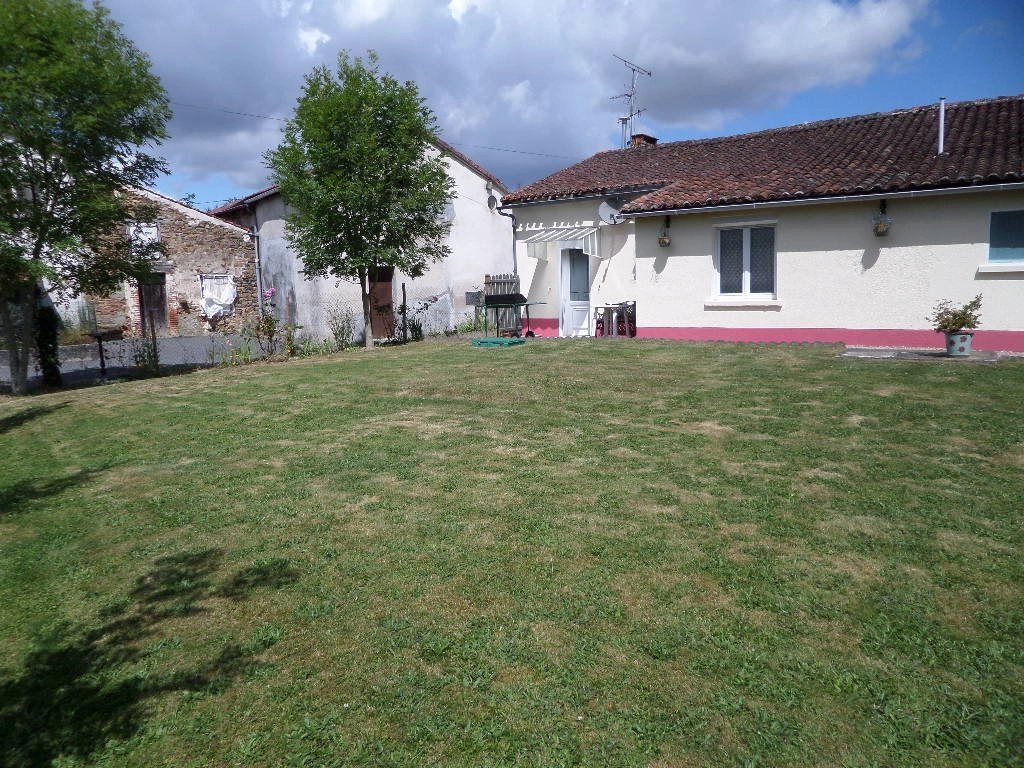 Ideal bolthole for lock up and leave, Limousin – France – BVI81177