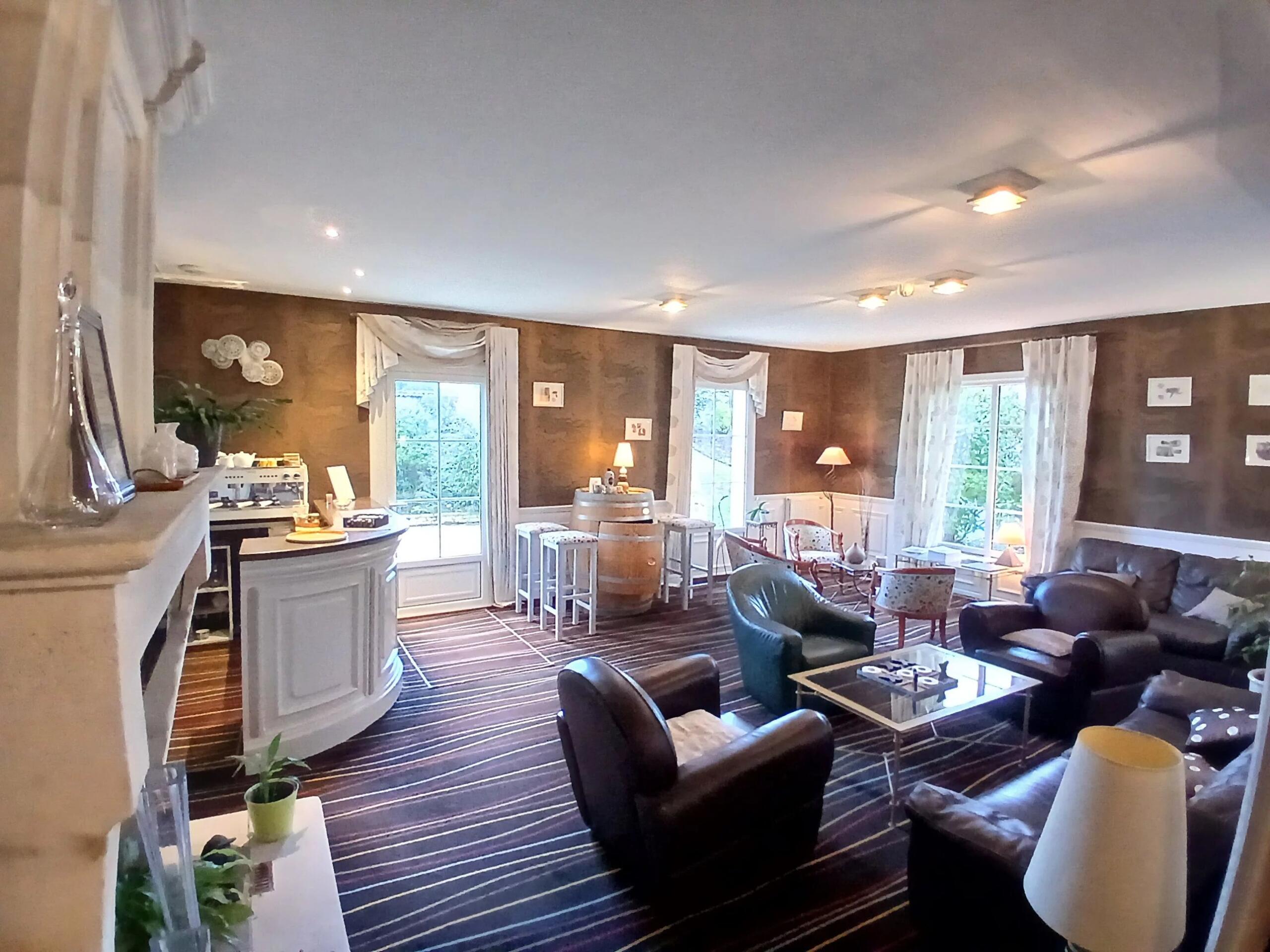 Magnificent, fully-operational 25-bedroom Hotel with swimming pool, Poitou-Charentes – France – BVI84006