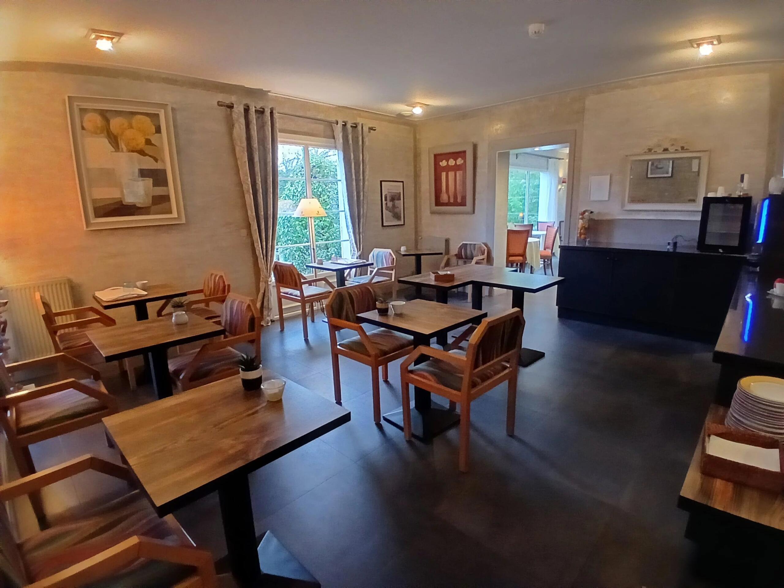 Magnificent, fully-operational 25-bedroom Hotel with swimming pool, Poitou-Charentes – France – BVI84006