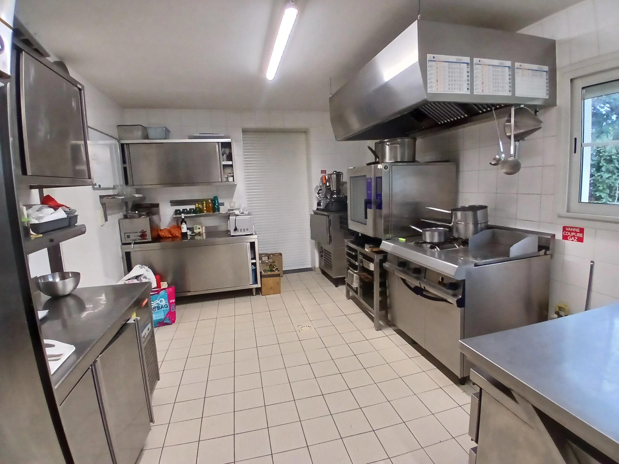 Magnificent, fully-operational 25-bedroom Hotel with swimming pool, Poitou-Charentes – France – BVI84006