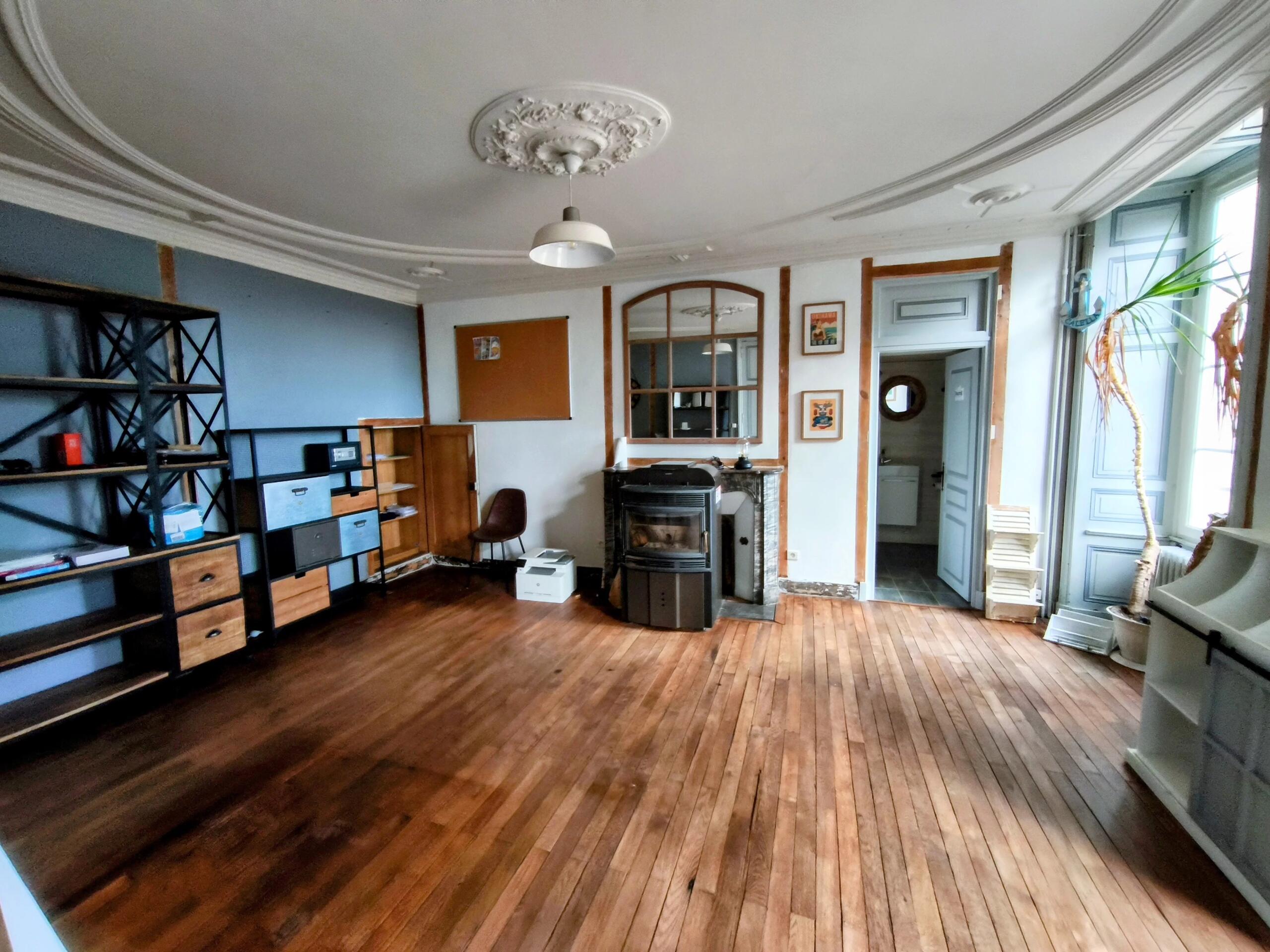 Saint-Maixent-l’École — A Rare Historic Residence in the Heart of the Town, Poitou-Charentes – France – BVI84393