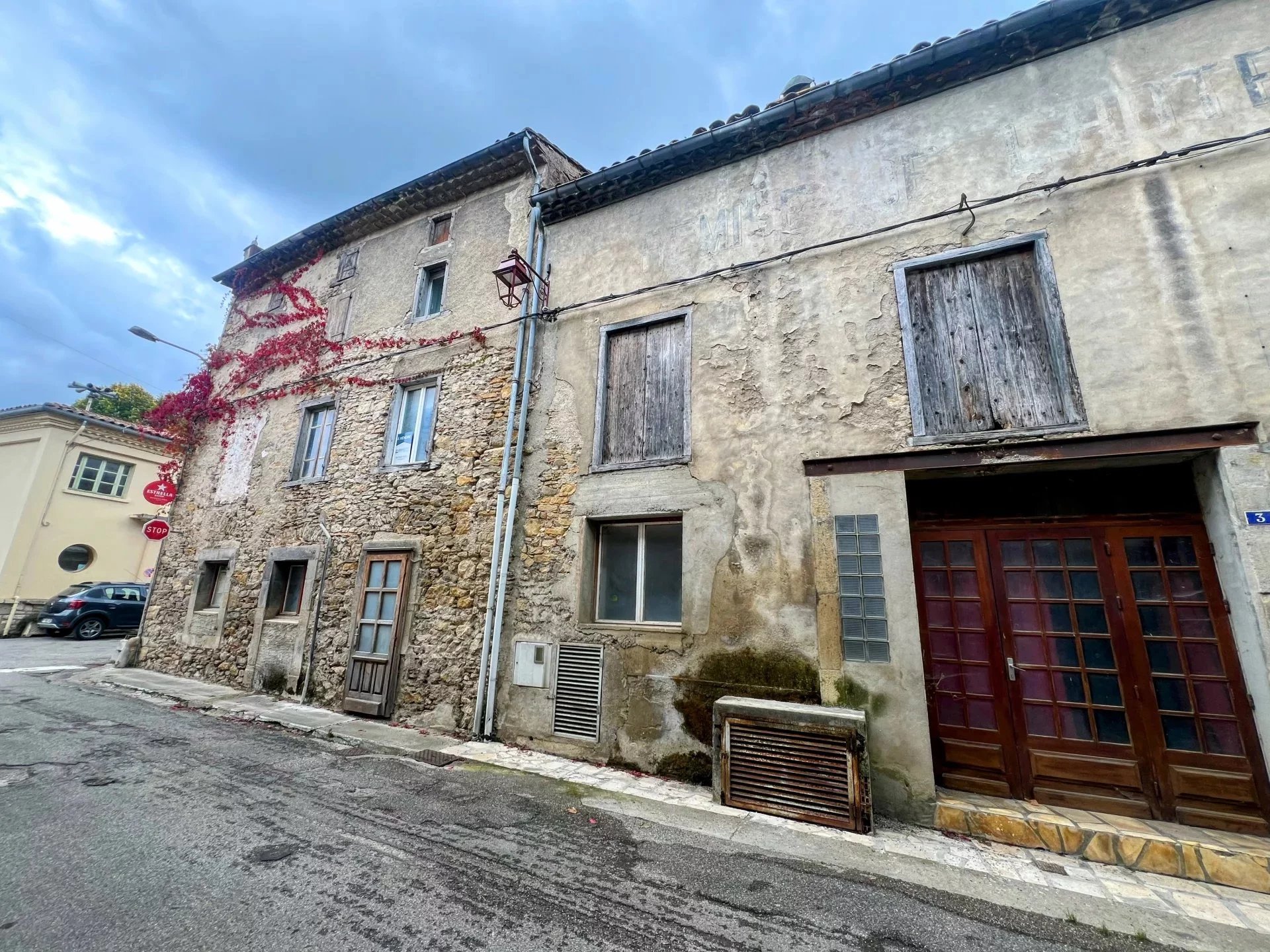 Sainte Colombe sur l’hers – Barn ripe for renovation, Languedoc-Roussillon – France – BVI84536