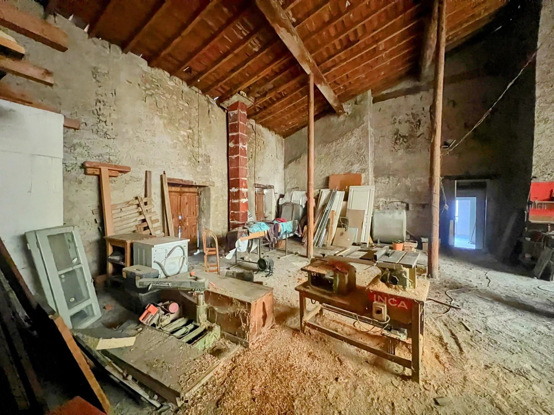Sainte Colombe sur l’hers – Barn ripe for renovation, Languedoc-Roussillon – France – BVI84536
