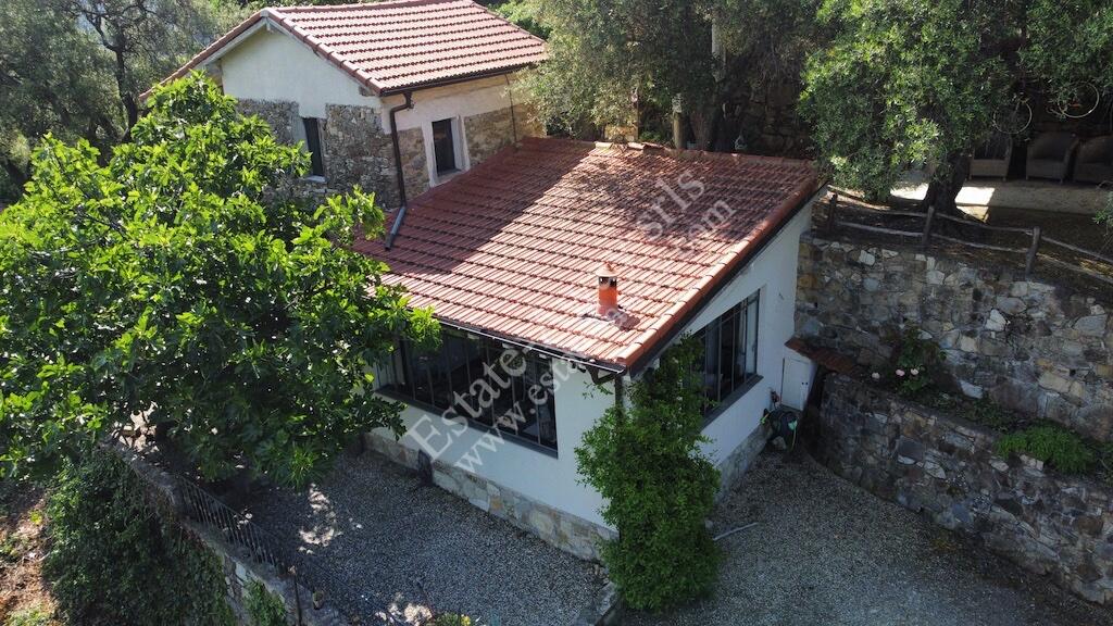 AD1274 Country house recently restored for sale in Vallebona.