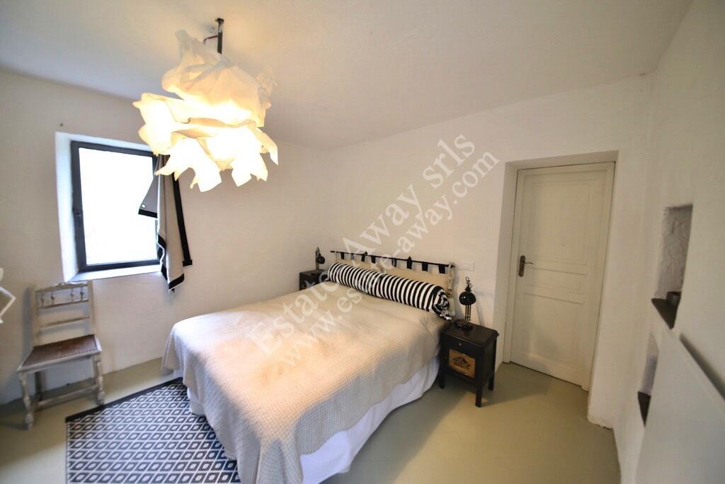 AD1274 Country house recently restored for sale in Vallebona.