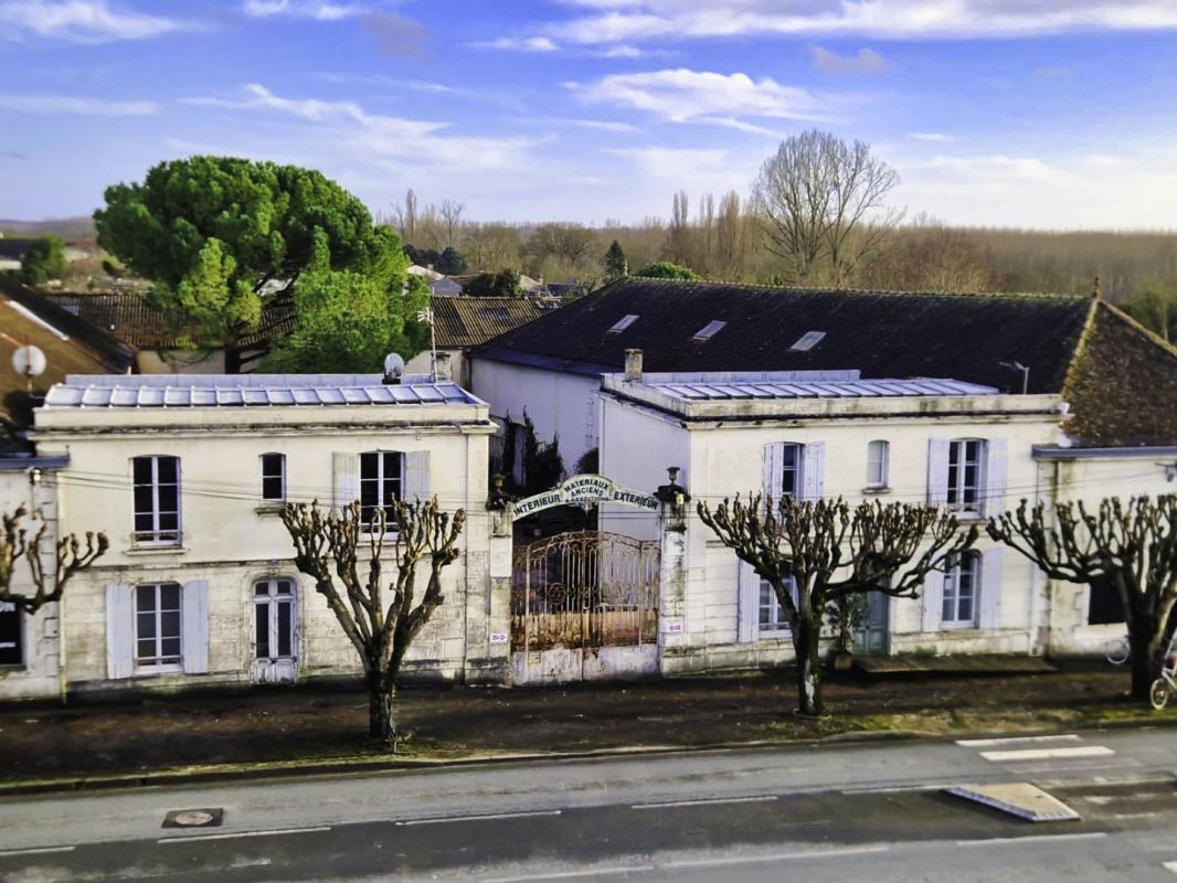 4 bedroom propriete in Saint Jean D’angely, Charente-Maritime, France