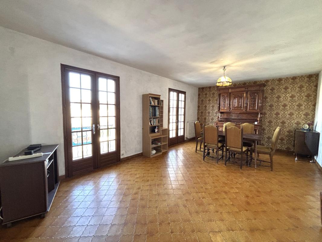 3 bedroom maison in Ruffec, Charente, France