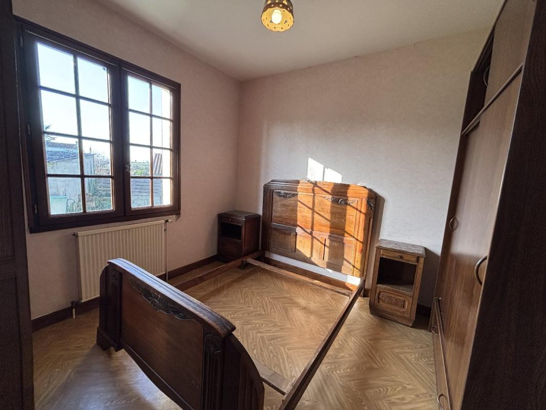 3 bedroom maison in Ruffec, Charente, France