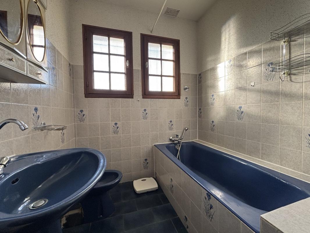 3 bedroom maison in Ruffec, Charente, France