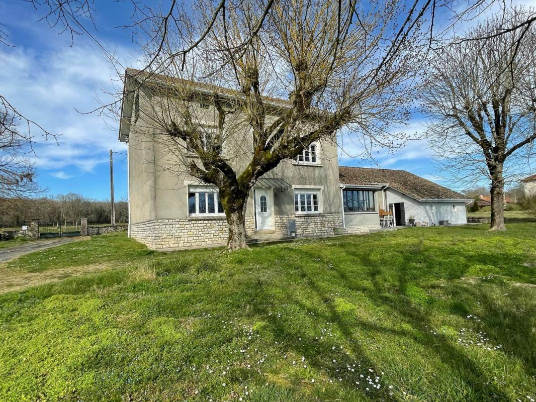6 bedroom maison de campagne in Brantome, Dordogne, France