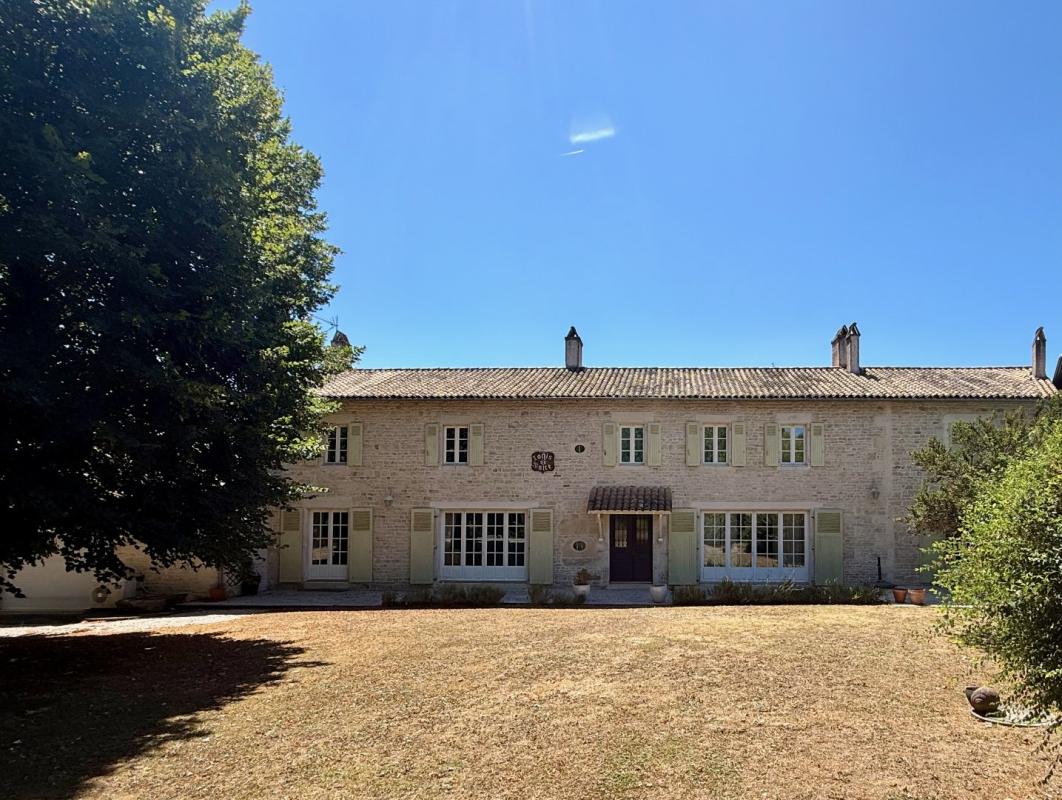 5 bedroom maison in Perigne, Deux-Sèvres, France