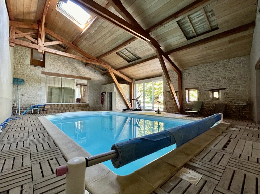 5 bedroom maison in Perigne, Deux-Sèvres, France