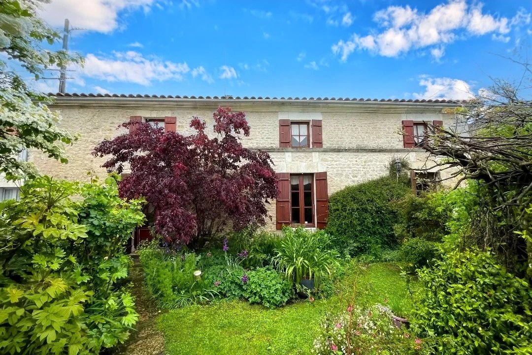 6 bedroom maison individuelle in Le Gua, Charente-Maritime, France