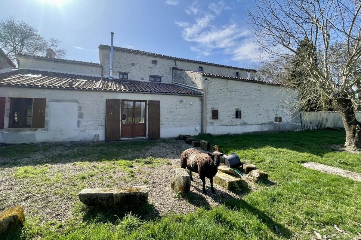 7 bedroom maison de maitre in Authon Ebeon, Charente-Maritime, France