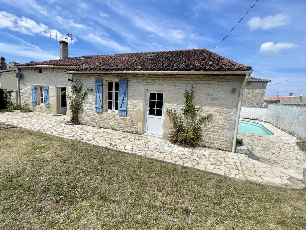 3 bedroom maison in Fontaine Chalendray, Charente-Maritime, France