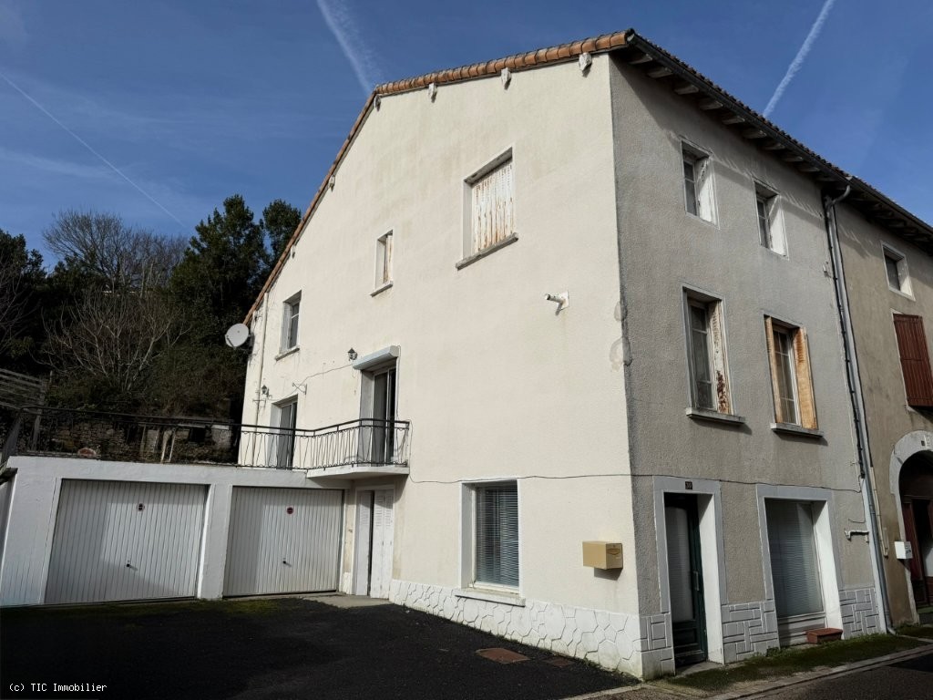 3 bedroom House in Nanteuil-En-Vallee, Nanteuil-En-Vallée, France – r7428