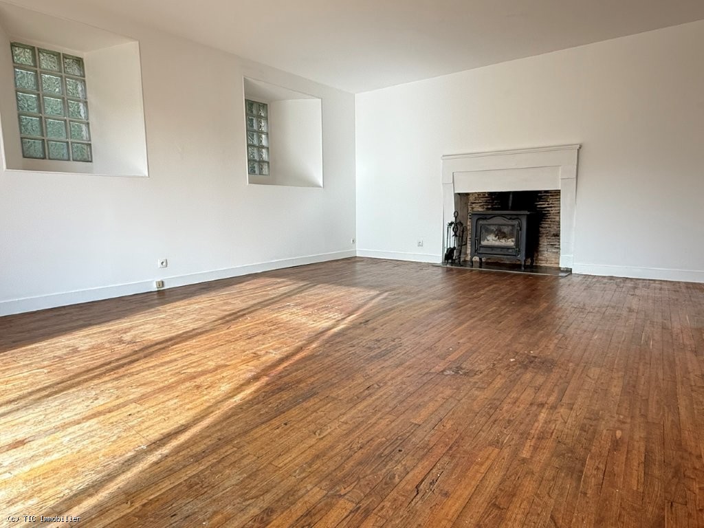 3 bedroom House in Nanteuil-En-Vallee, Nanteuil-En-Vallée, France – r7428